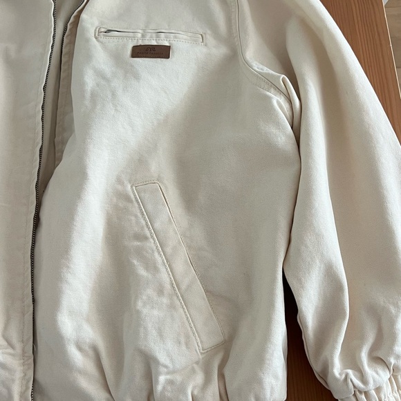 Unisex Cream Jacket with Gray Collar - Picture 5 of 6